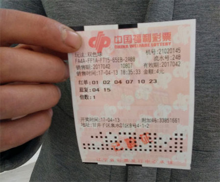但婆家人强烈反对，尤其是她的婆婆，为此在电话里对她破口大骂，说如果她敢把她妈妈接回去，那连她自己都不要进家门。